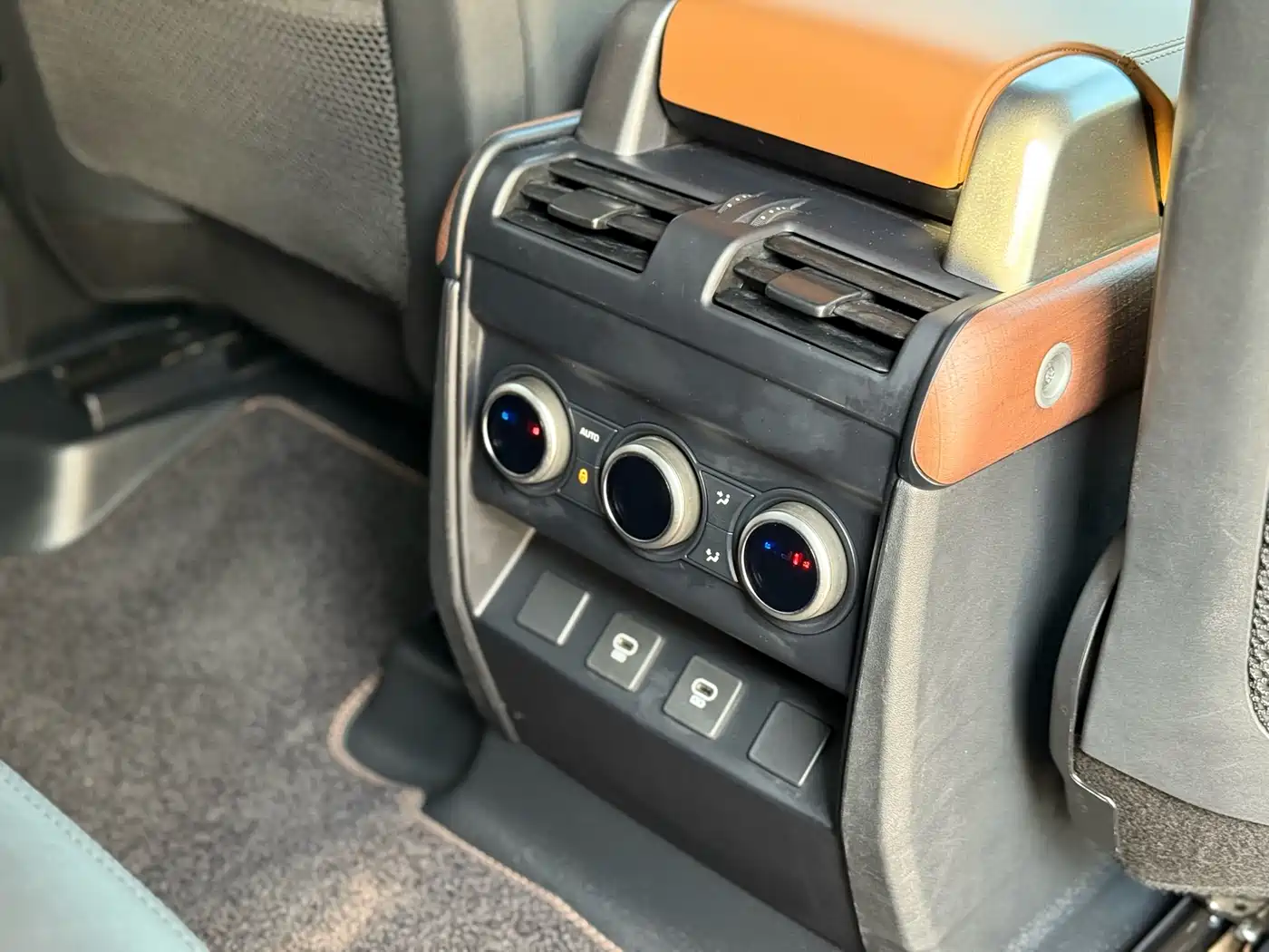 Land Rover Defender 2024 110 3.0T P400 X-DYNAMIC HSE фото 13