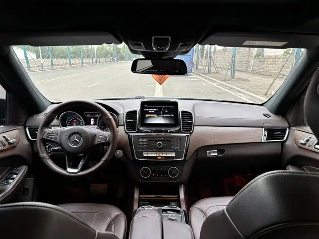 Mercedes-Benz GLE 2017 GLE 320 4MATIC Luxury фото 8