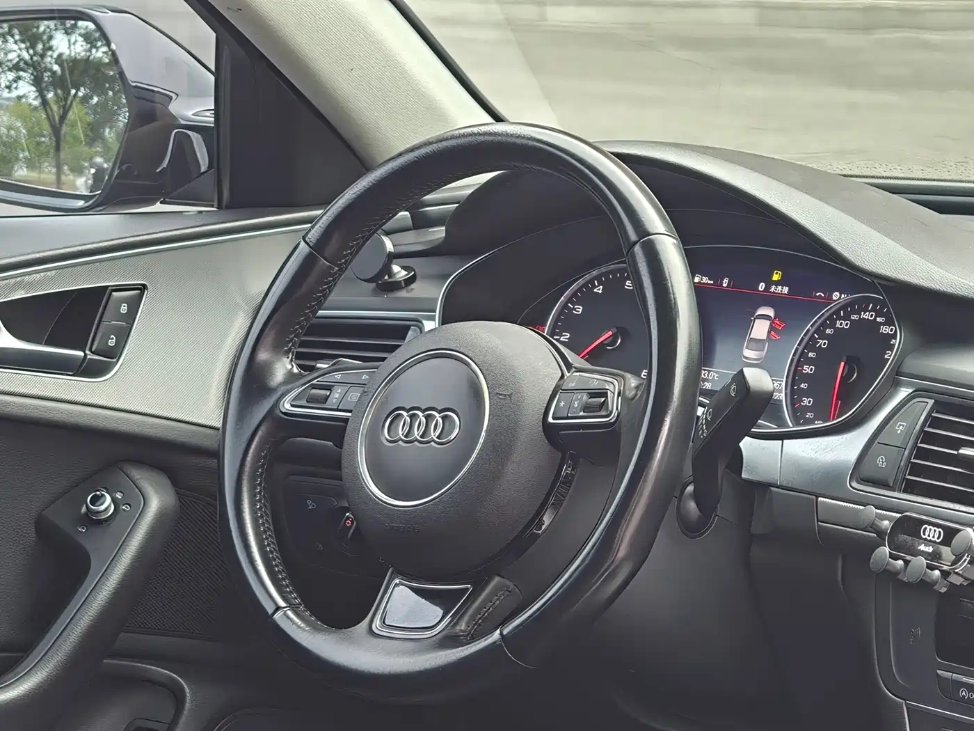 Фото 12 - Audi A6L