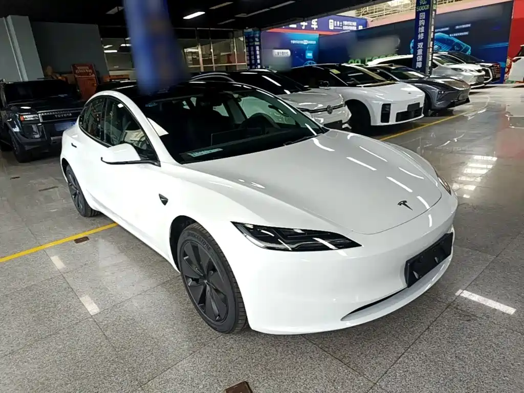 Фото 4 - Tesla Model 3
