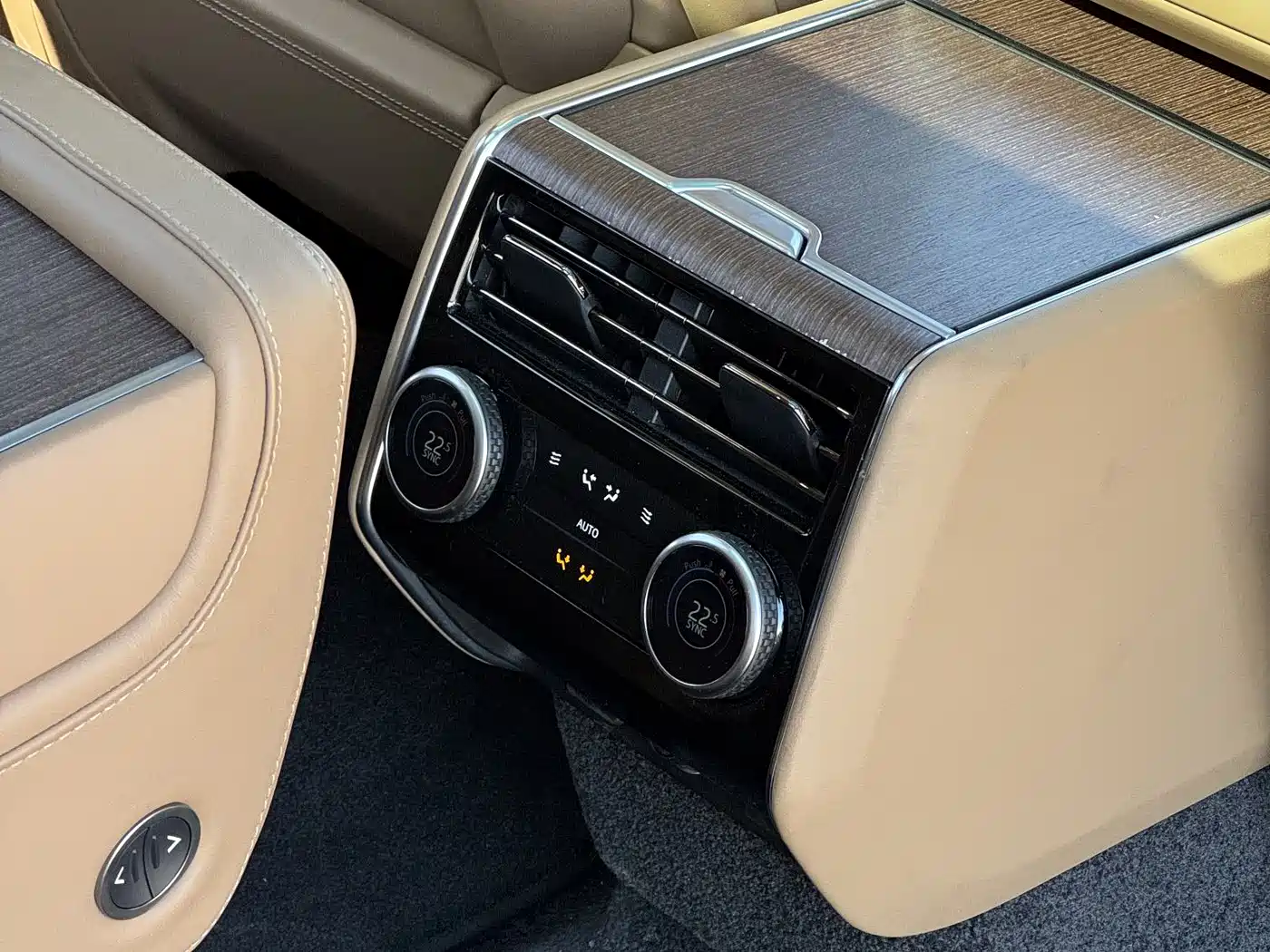 Land Rover Range Rover 2024 3.0 L6 400PS Genesis Extended фото 22