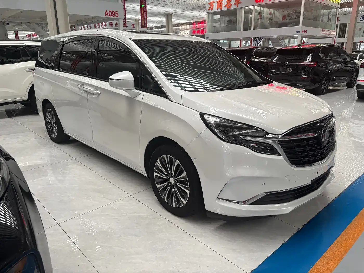 Buick GL8 2021 ES Landlord 653T Luxury фото 3