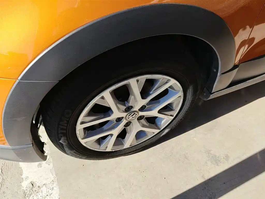 Volkswagen Polo 2016 1.6L Cross Polo Automatic фото 23