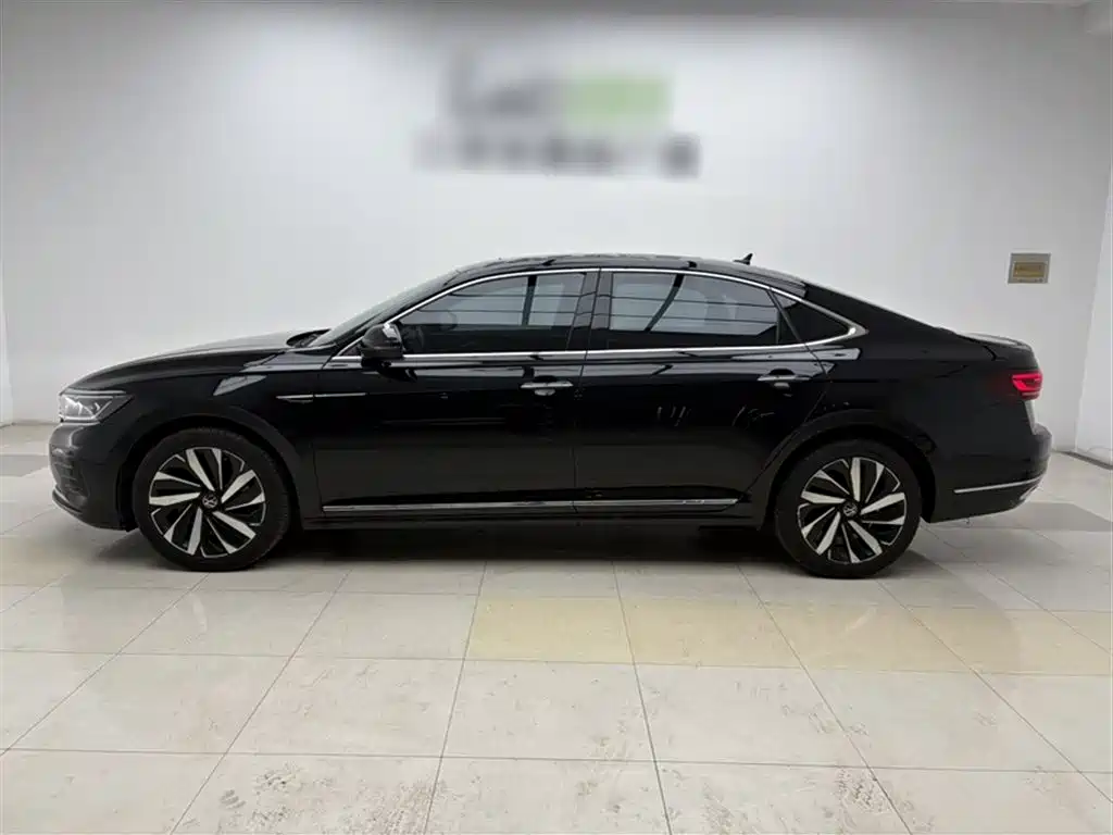 Volkswagen Passat 2022 330TSI Luxury Edition фото 9