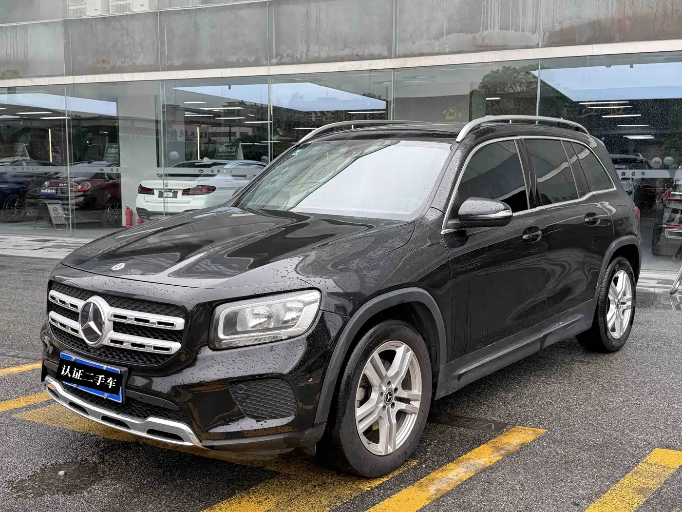 MERCEDES-BENZ GLB