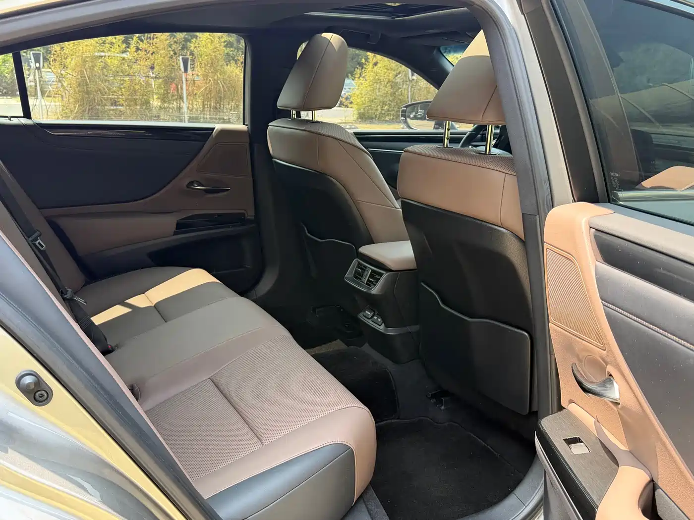 Lexus ES 2022 200 Excellence Edition фото 17