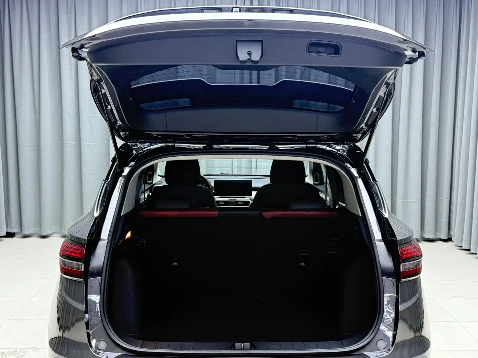 Фото 21 - Geely Coolray