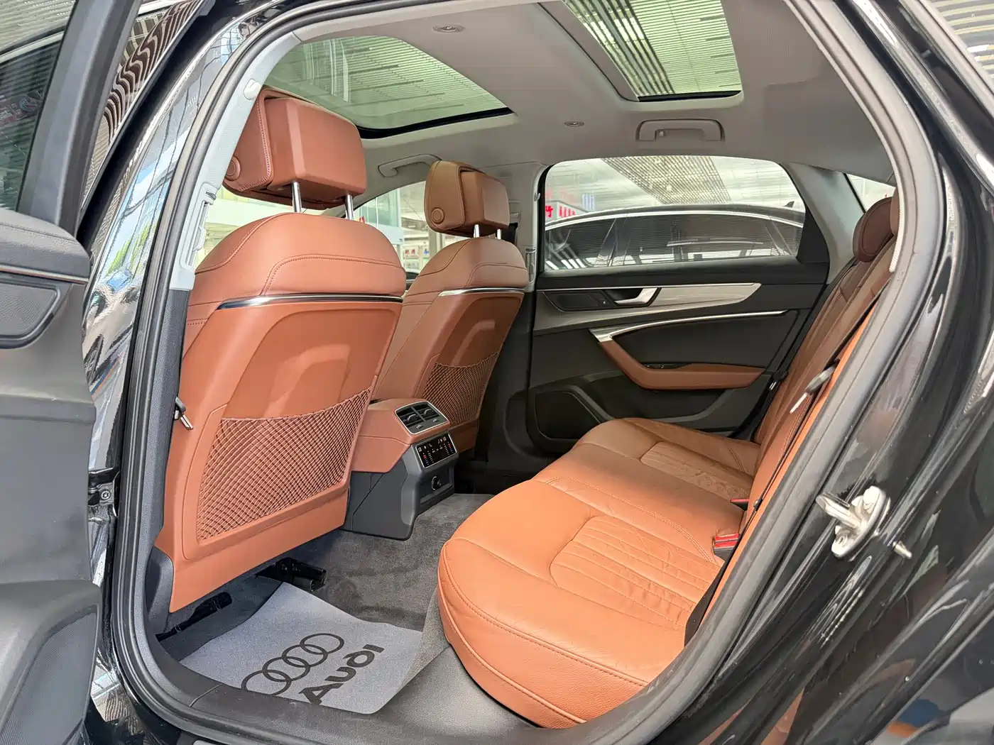 Фото 5 - Audi A6L