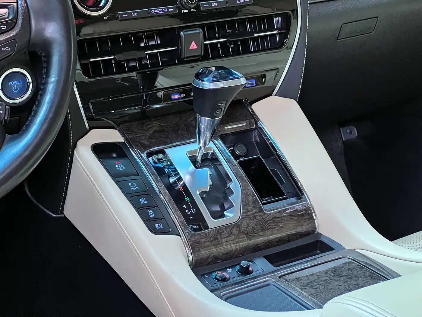 Toyota Vellfire 2019 Hybrid 2.5L HV Premium Edition фото 14