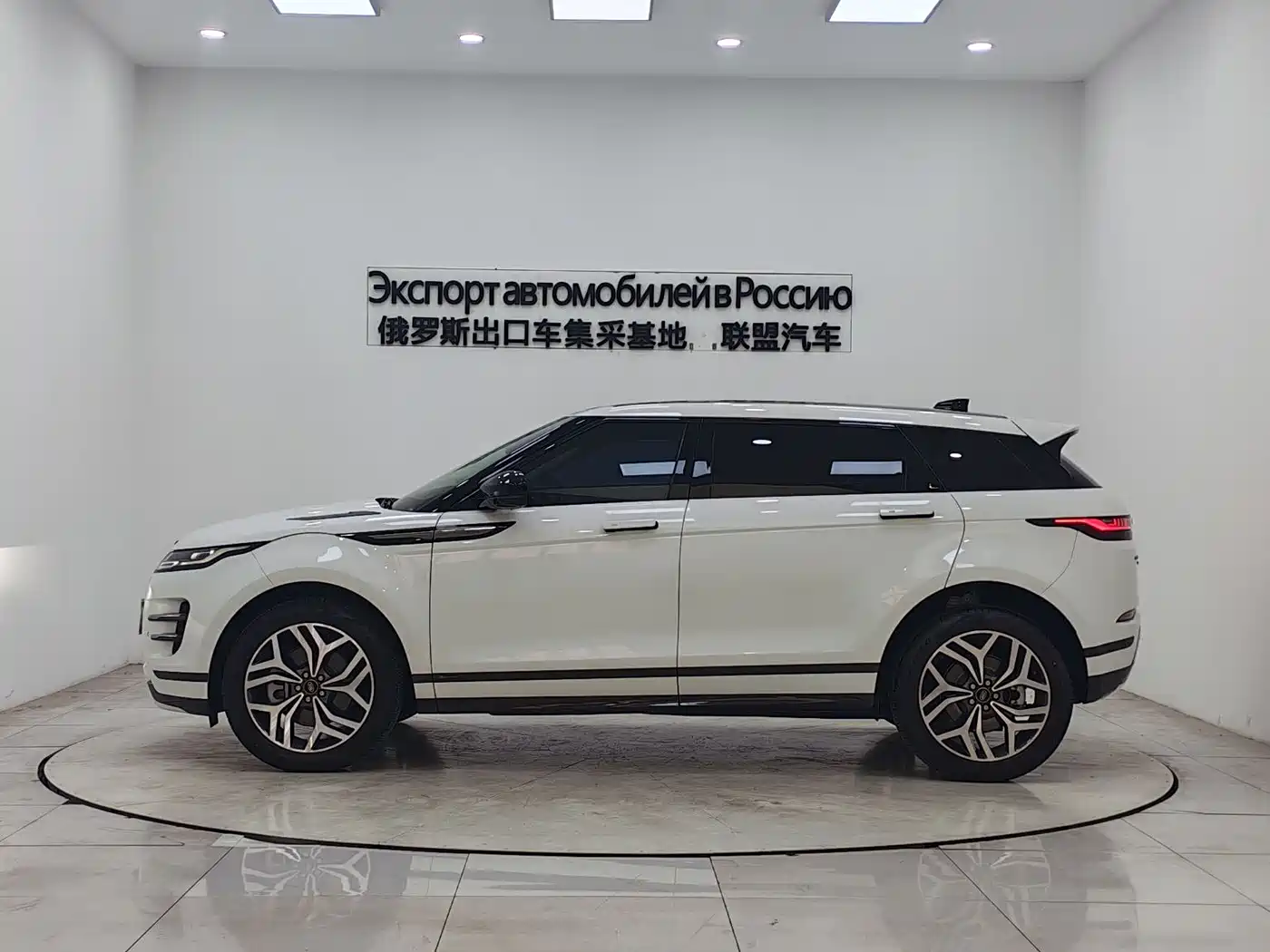 Land Rover Range Rover Evoque 2021 Range Rover Evoque L 249PS R-Dynamic S Performance Edition фото 5