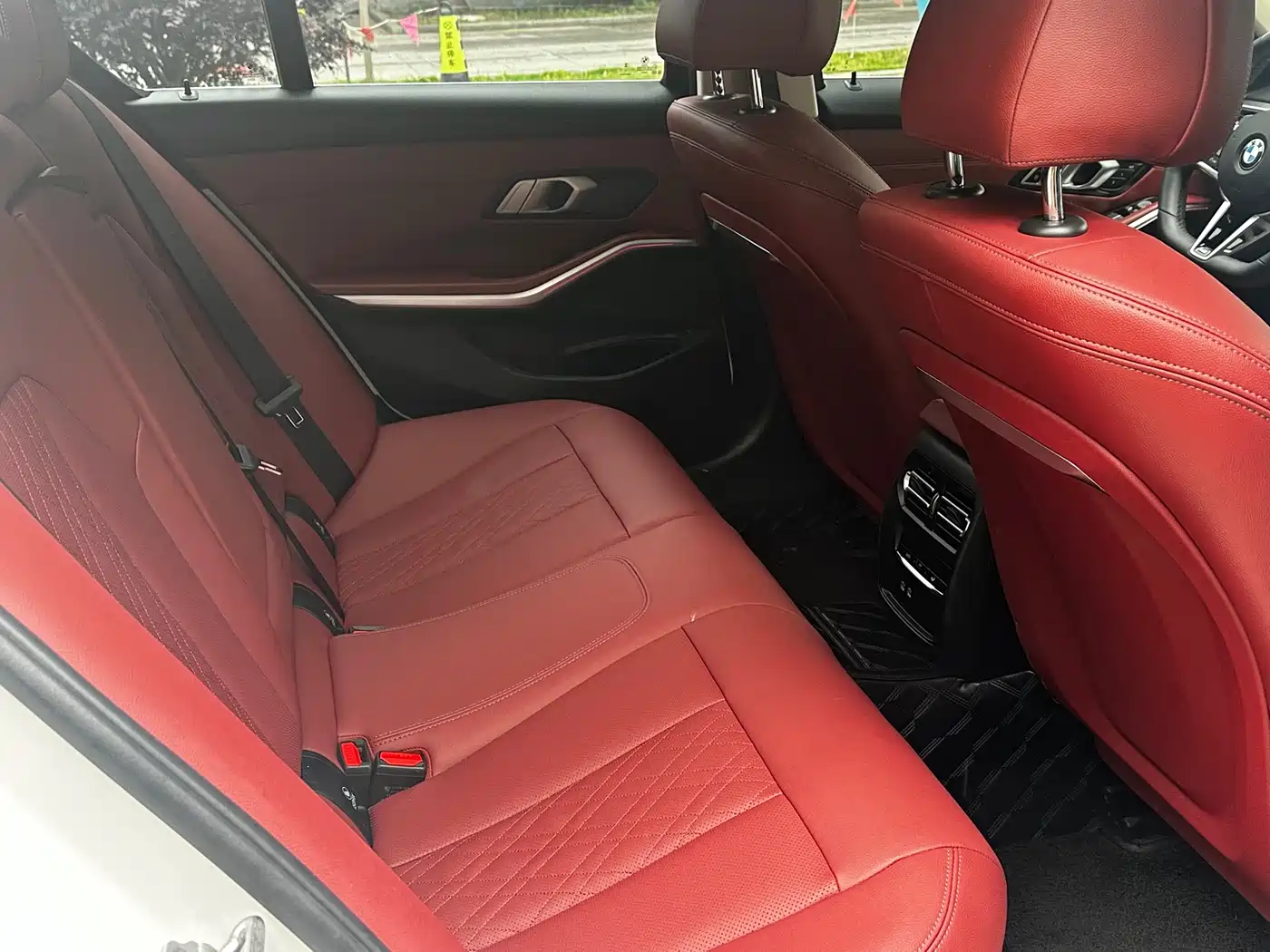 BMW 3 Series 2025 325i M Sport Package фото 13