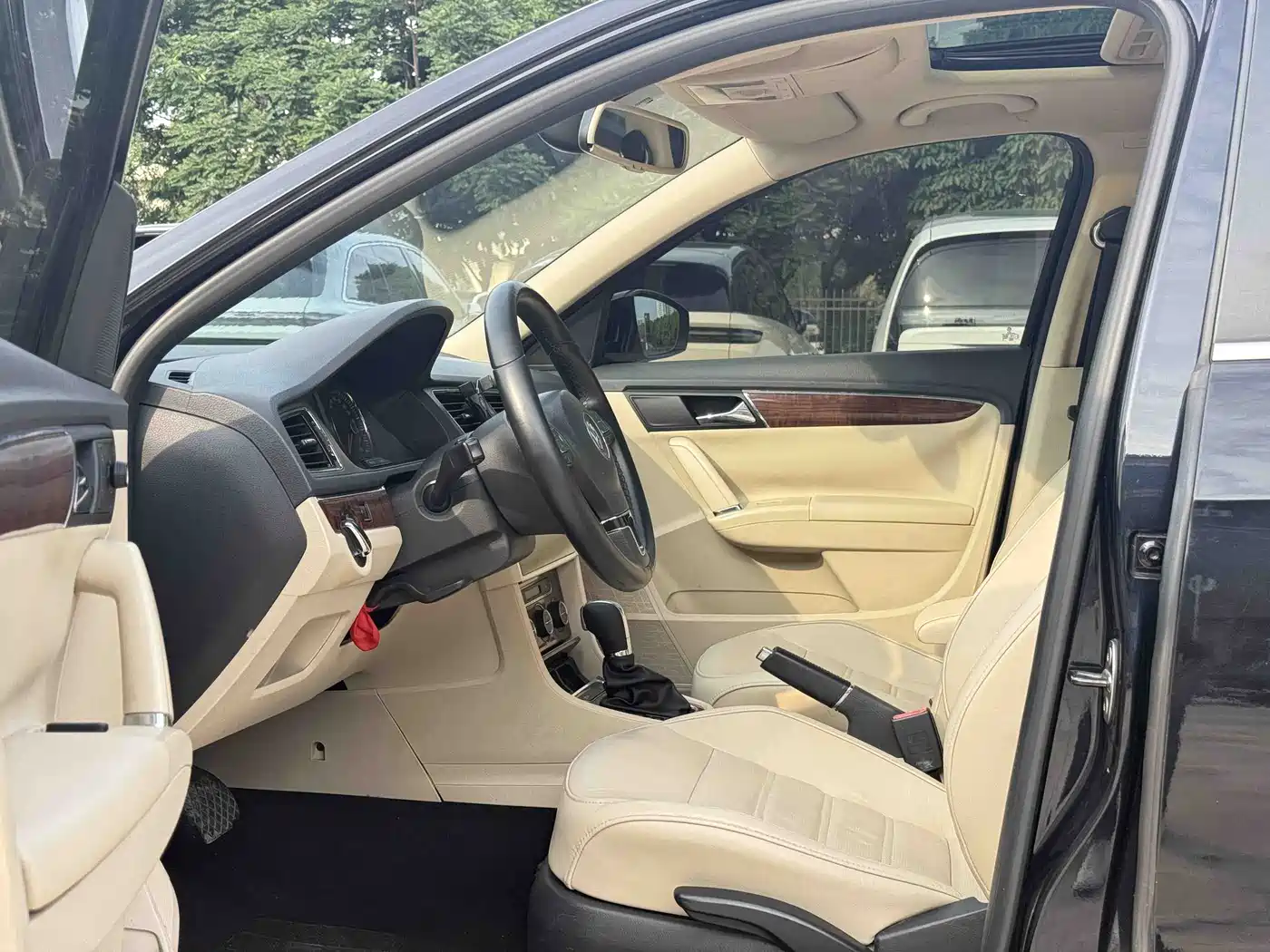 Volkswagen Lavida 2013 Facelift 1.4TSI DSG Luxury фото 10