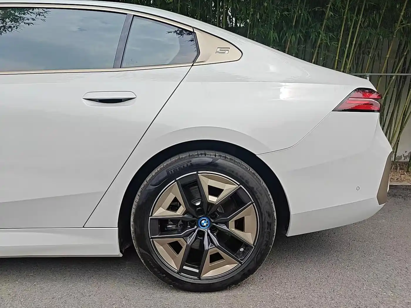 BMW i5 2024 eDrive 35L Premium Luxury Package фото 10