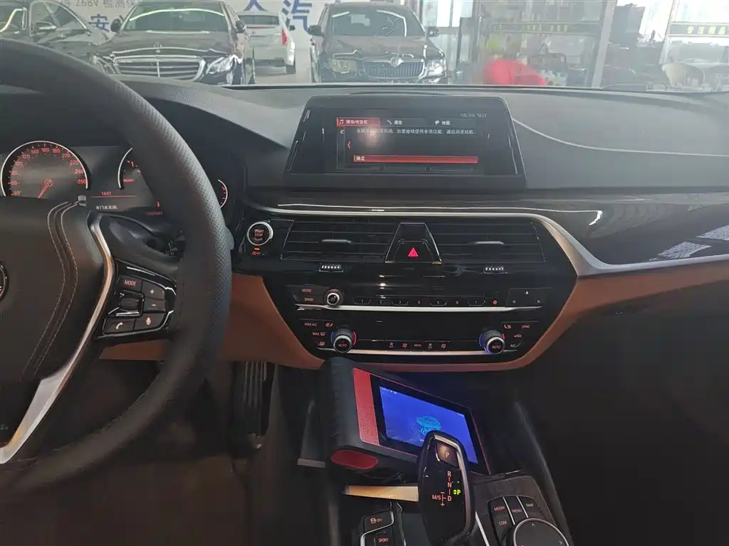 BMW 5 Series 2018 528Li Launch Special Edition фото 9