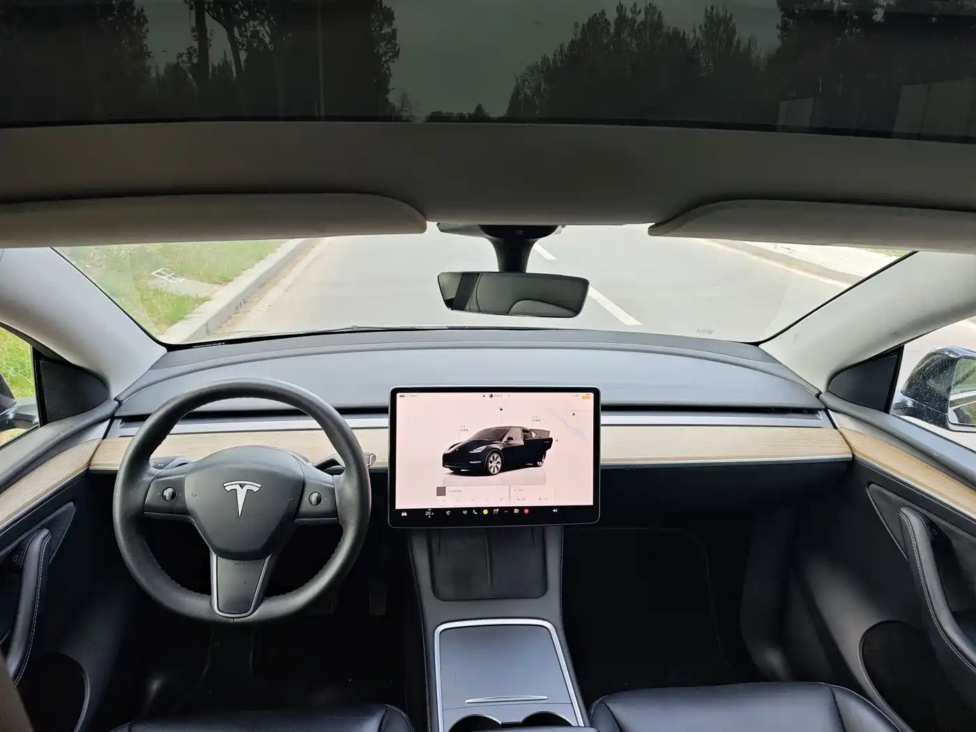 TESLA MODEL Y