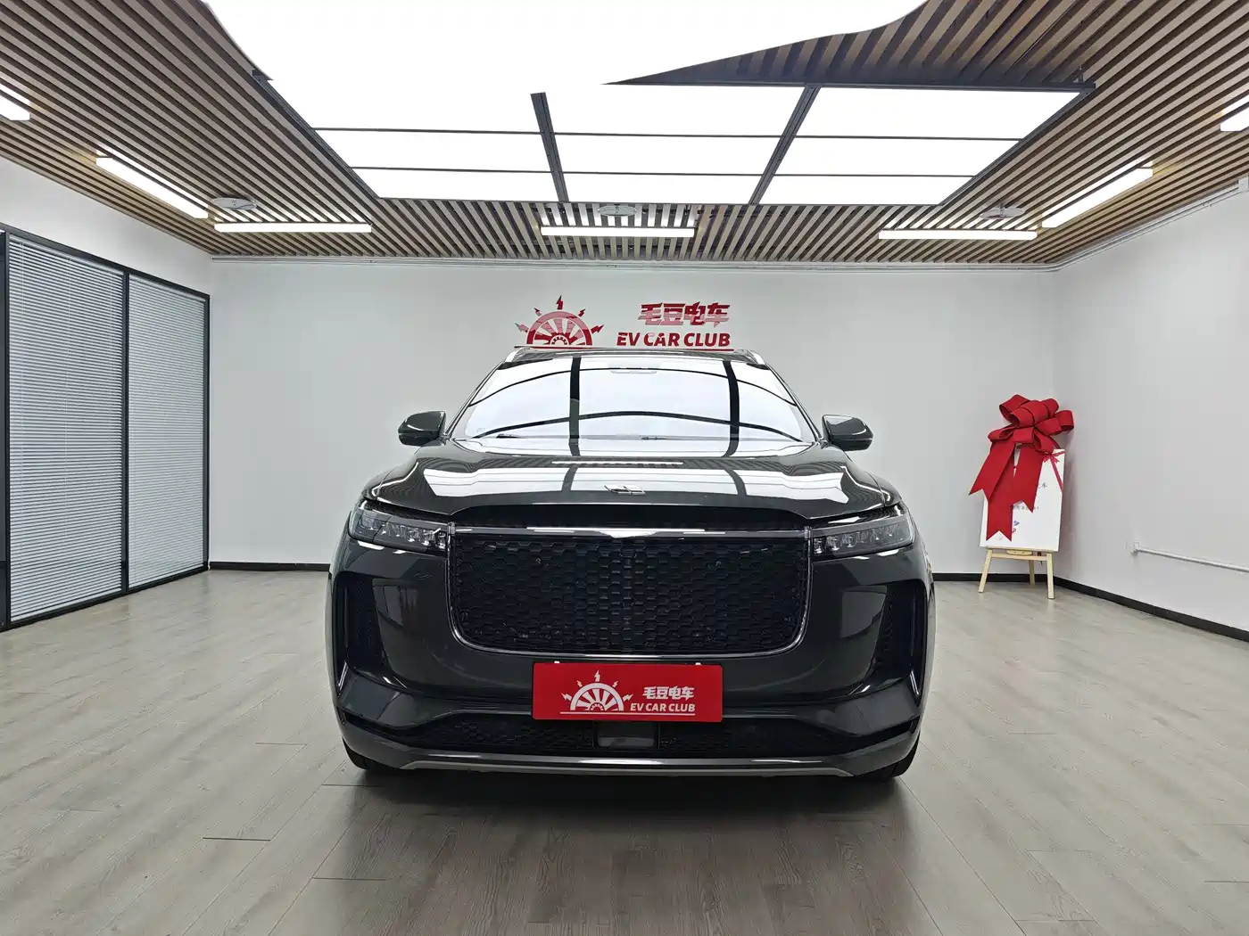 Фото 3 - Li Auto Li ONE