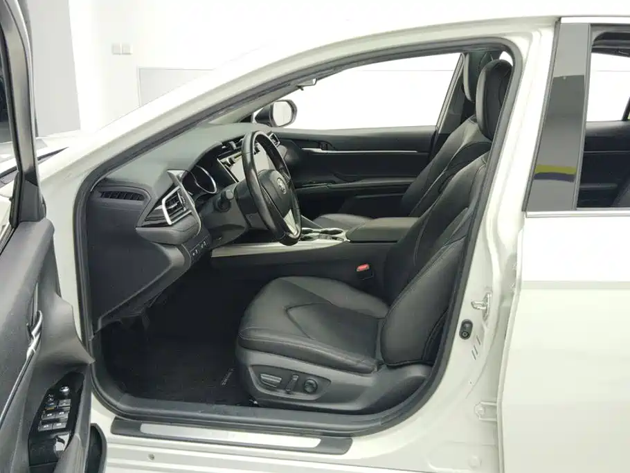 Фото 9 - Toyota Camry