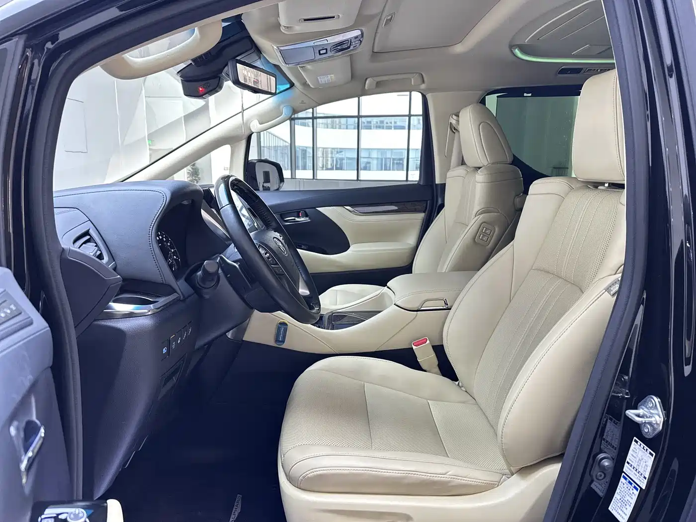 Toyota Alphard 2021 Hybrid 2.5L Ultimate фото 9