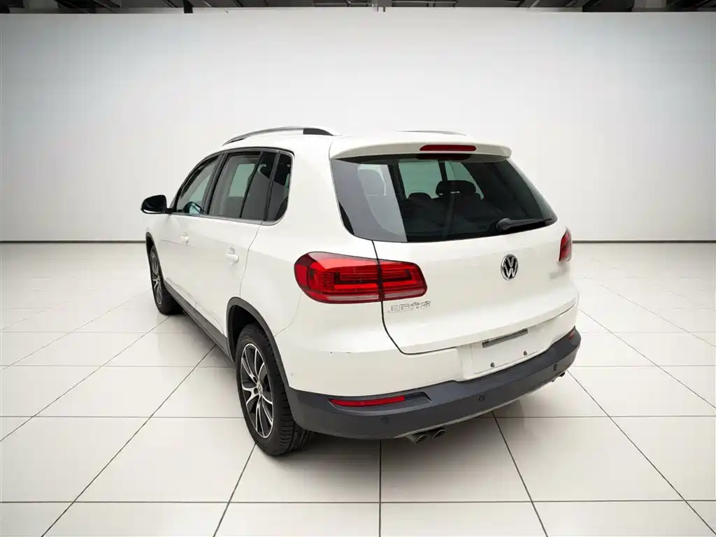 Volkswagen Tiguan 2015 1.8TSI Automatic 4WD Highline фото 5