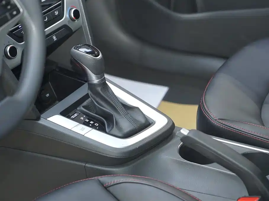 Hyundai Elantra 2016 Model 1.6L Automatic Smart Elite фото 12