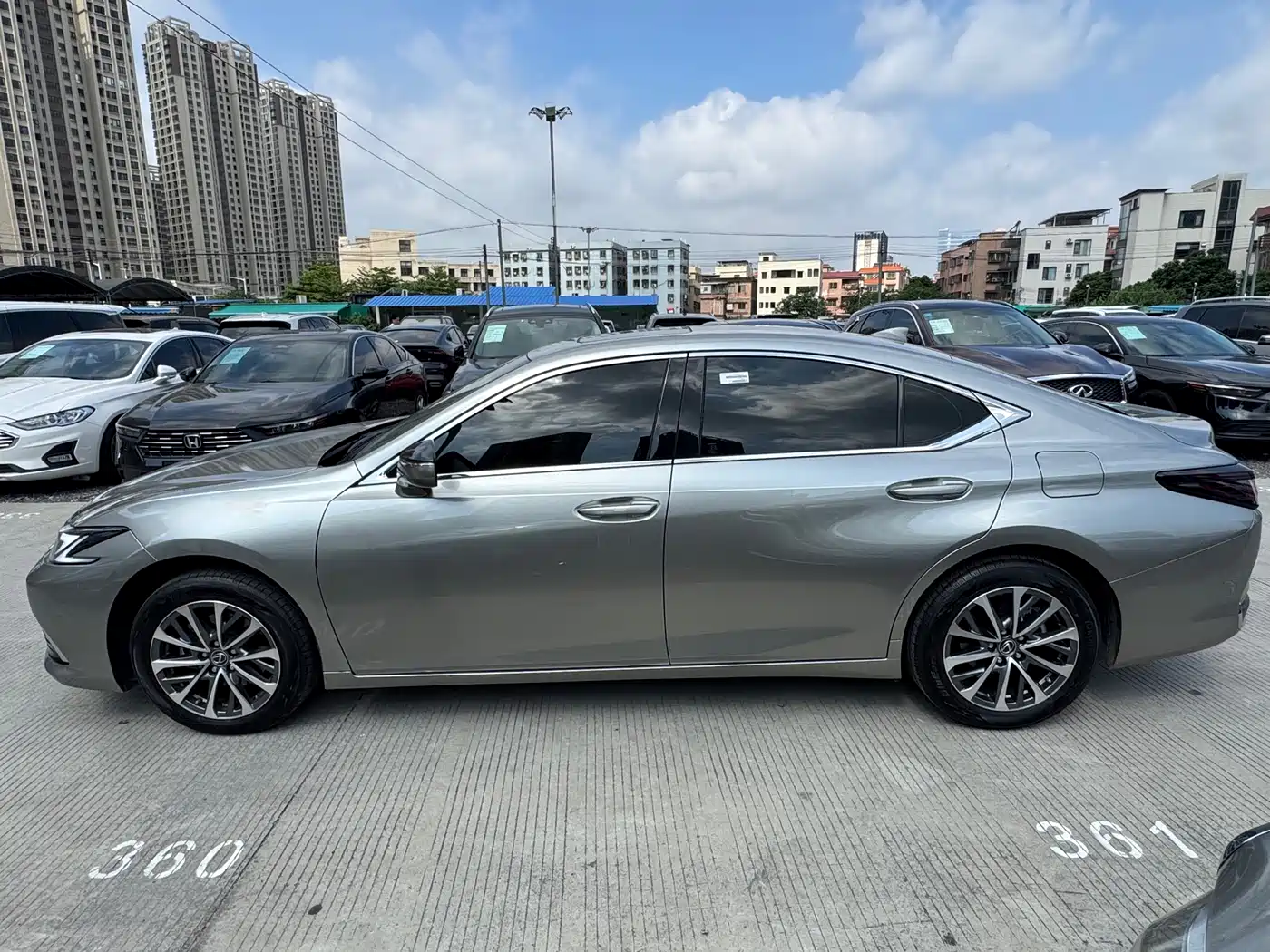 Lexus ES 2025 200 Ultimate Edition фото 8