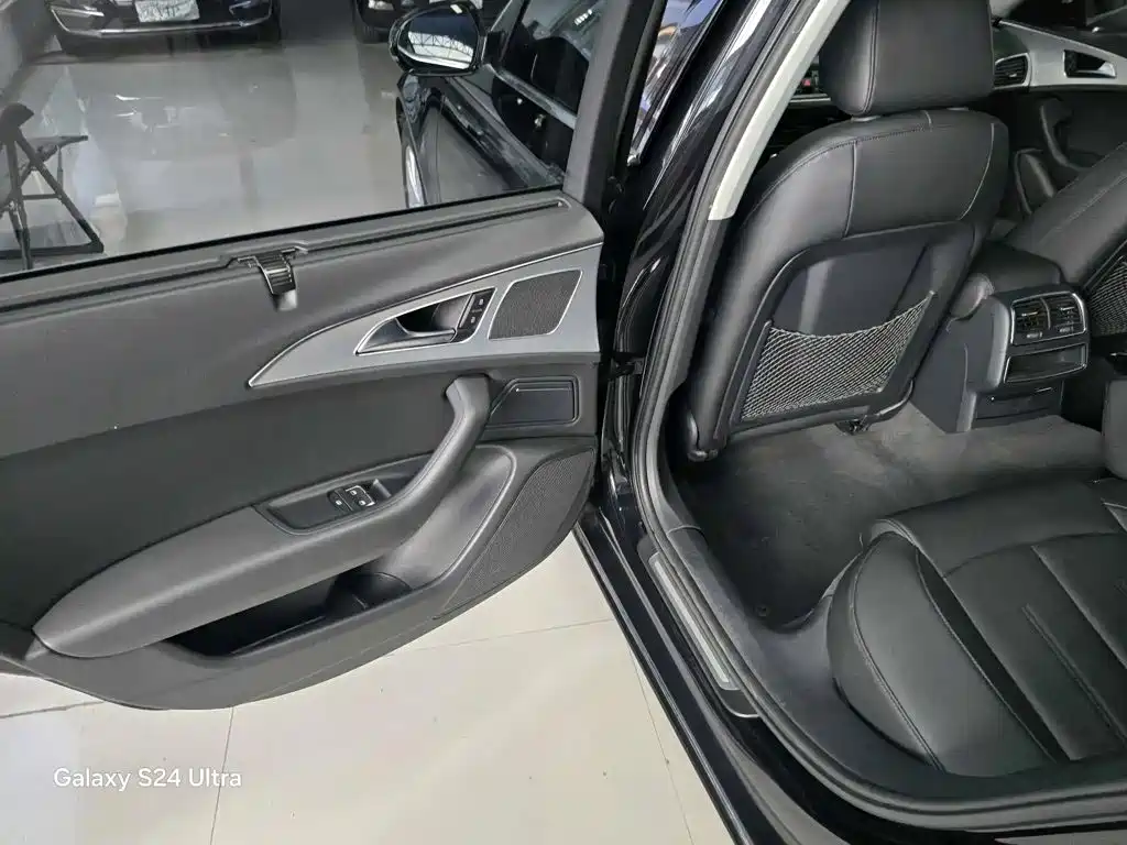 Фото 9 - Audi A6L