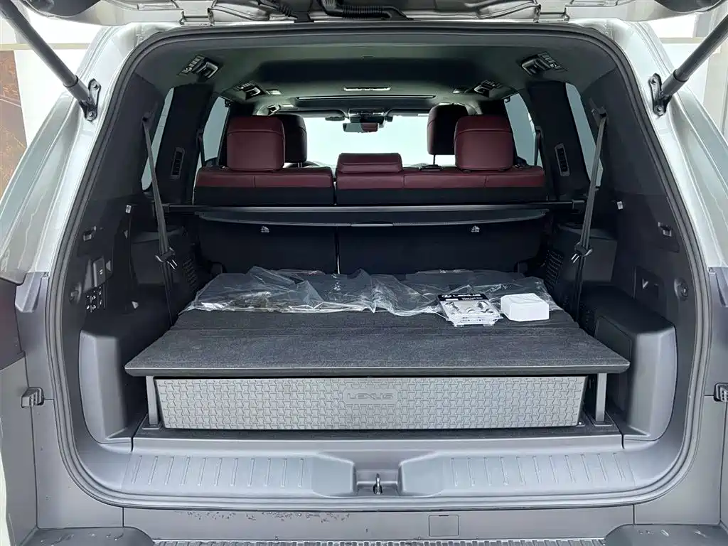 Lexus LX 2025 700h Boundary Edition фото 34