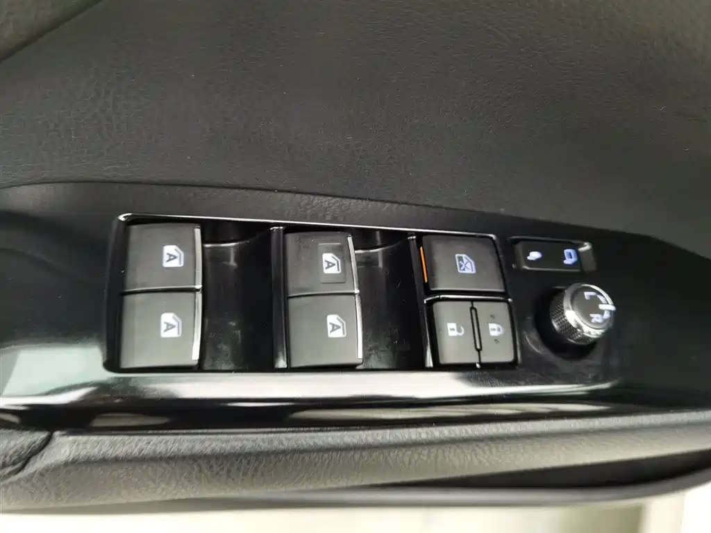 Toyota Camry 2018 2.0G Luxury Edition фото 9