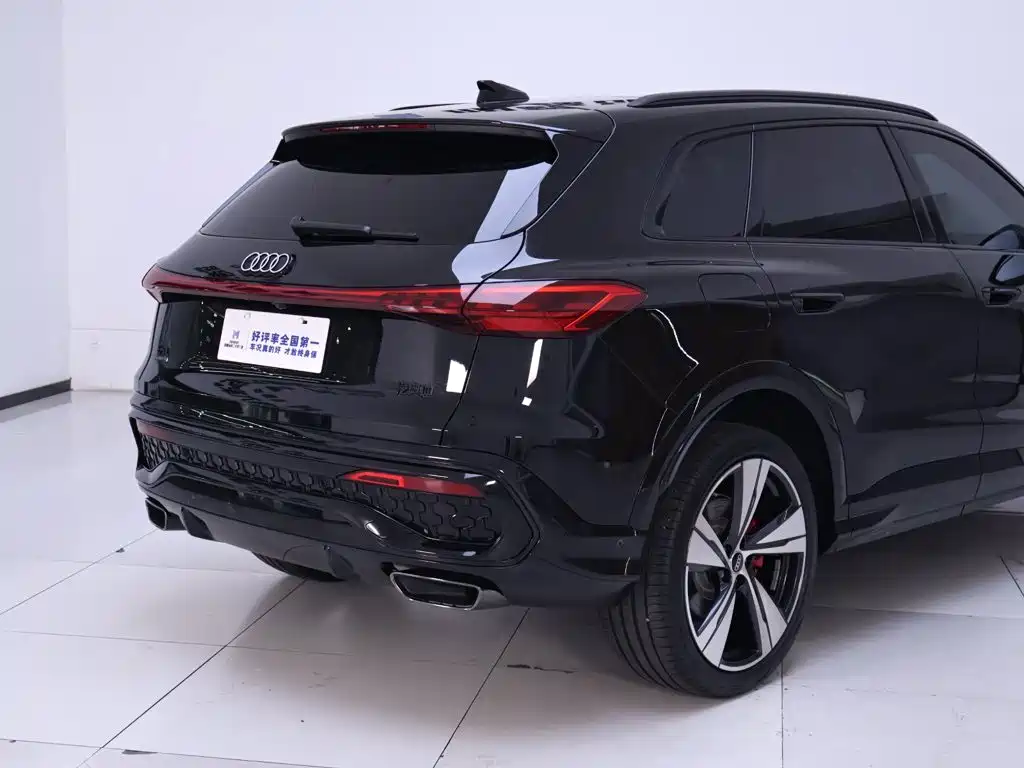 Фото 8 - Audi Q5L