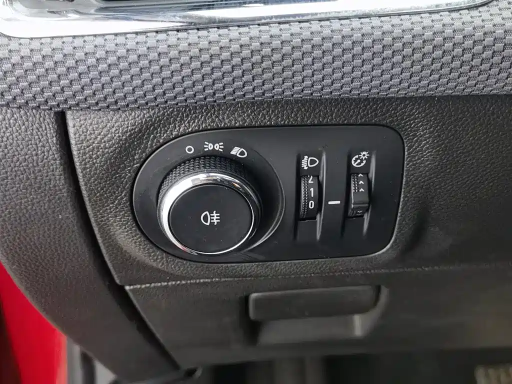 Chevrolet Cruze 2018 320 Automatic Pioneer Sunroof Edition фото 21