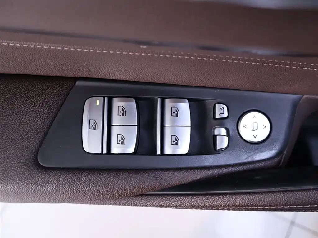 BMW 5 Series 2020 525Li M Sport Package фото 17