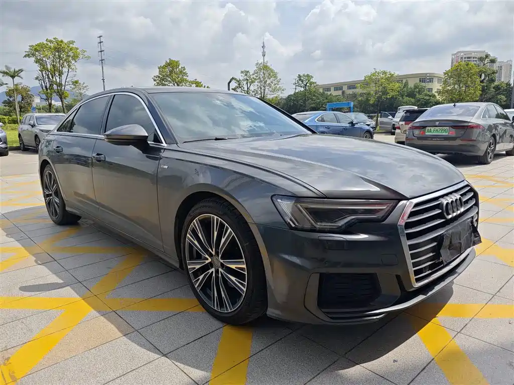 Фото 2 - Audi A6L