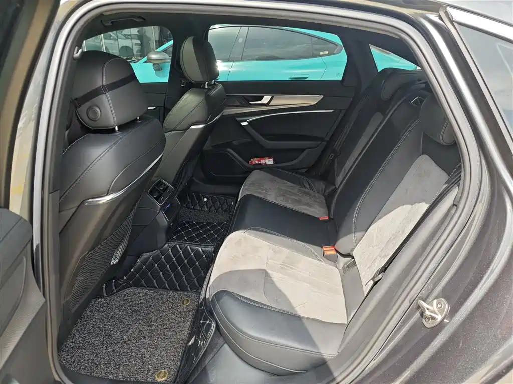 Фото 8 - Audi A6L