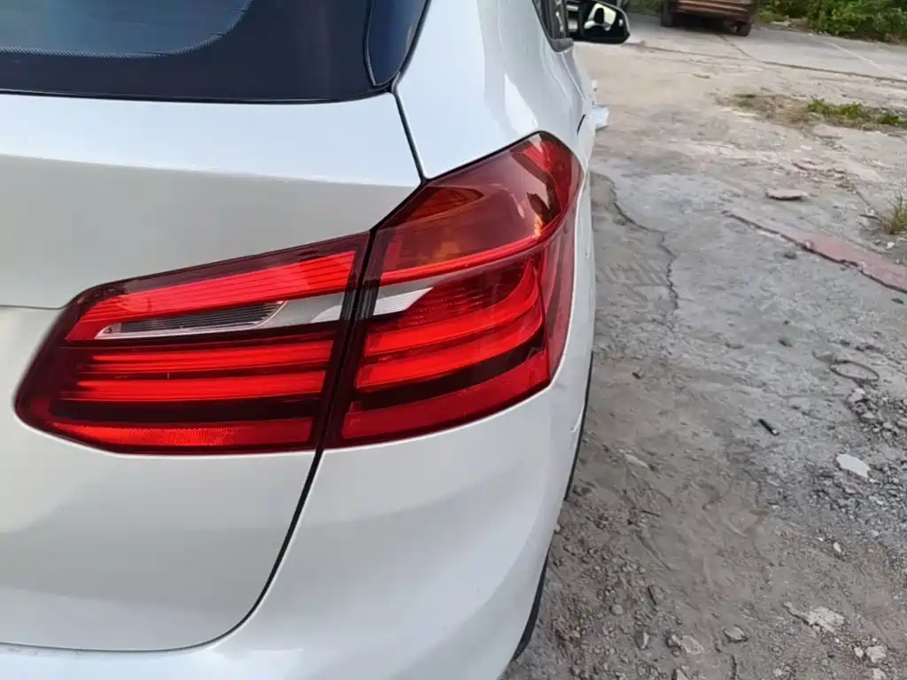 BMW 2 Series Touring 2018 2016 218i Leading