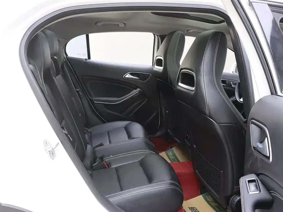 Mercedes-Benz GLA 2017 GLA 220 4MATIC Fashion фото 16