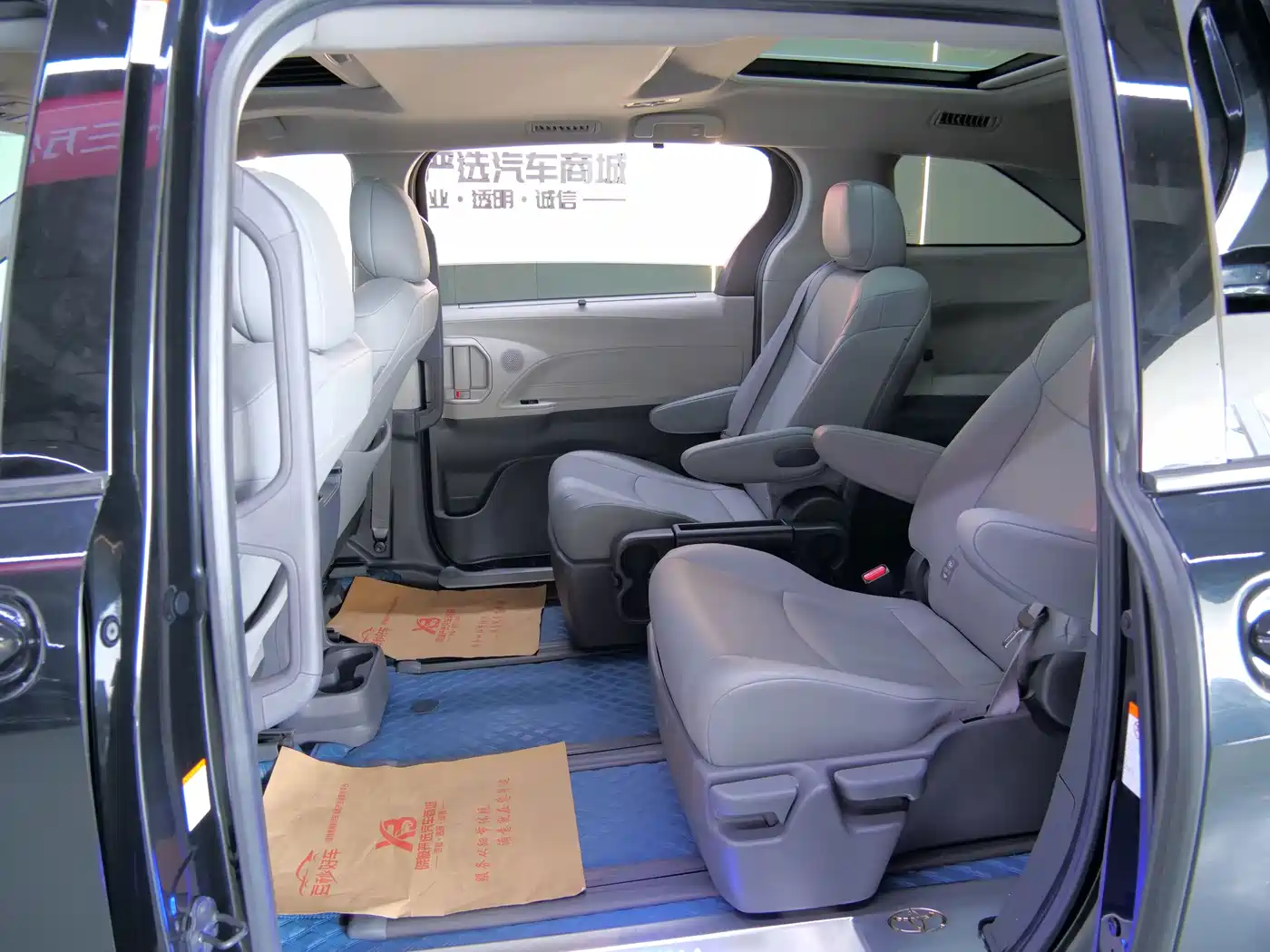 Toyota Granvia 2024 2023 2.5L Hybrid Luxury Edition