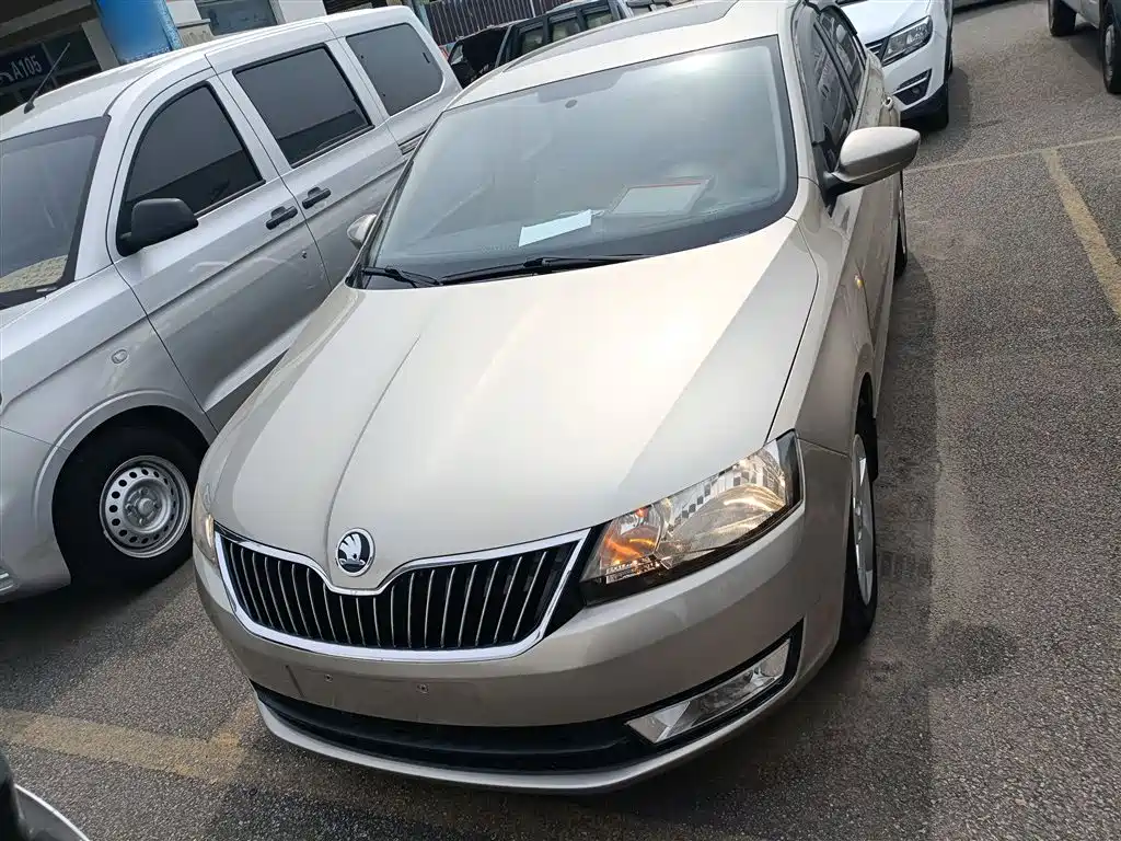 Škoda Rapid 2013 1.6L Automatic Smart Selection фото 3