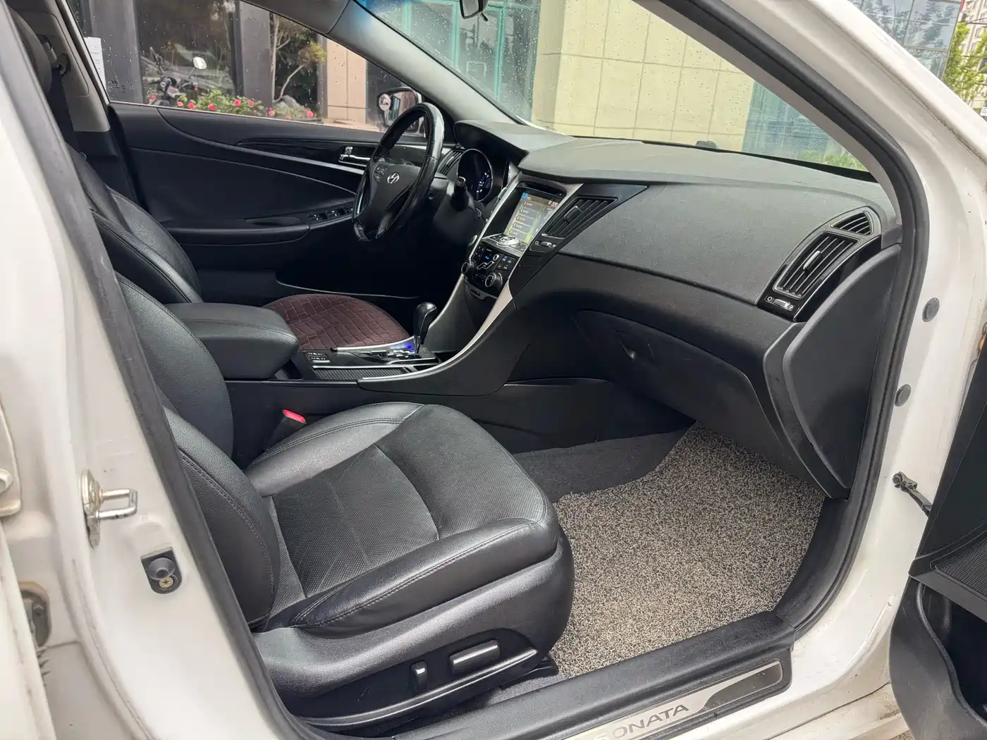 Hyundai Sonata 2014 2.0L Automatic Luxury фото 18