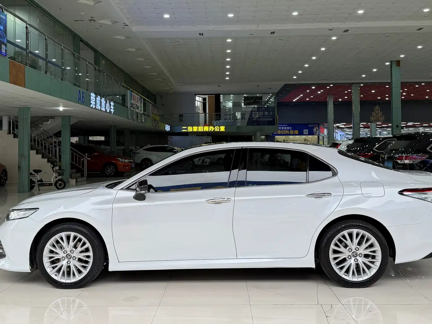 Toyota Camry 2019 2.5G Luxury Edition China VI фото 11