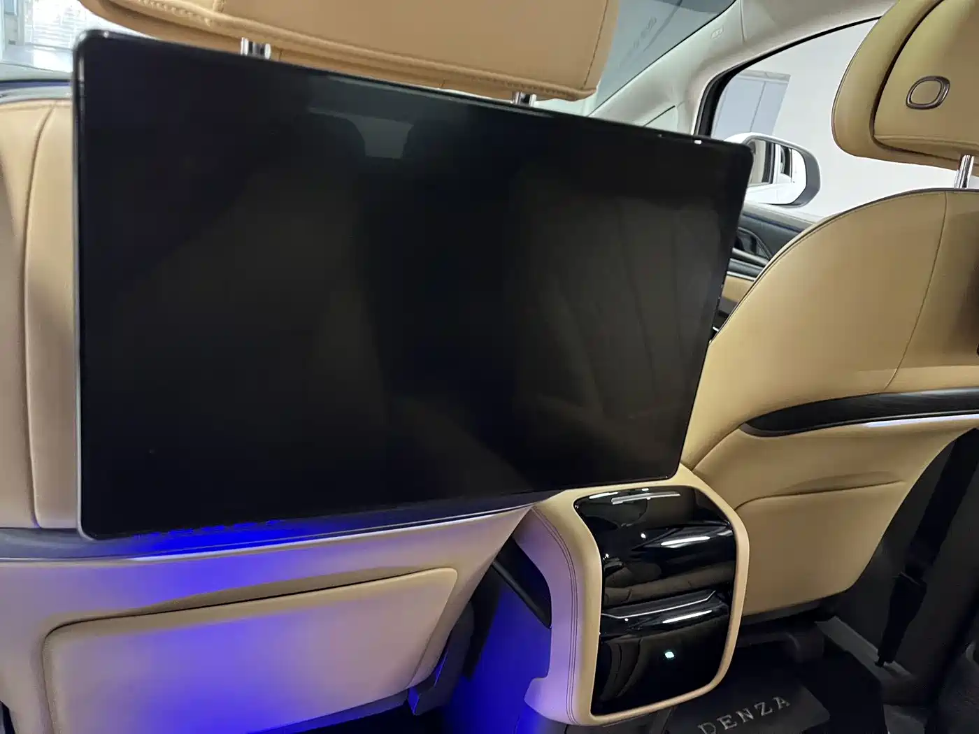 Denza D9 2023 2022 DM-i 970 AWD Flagship