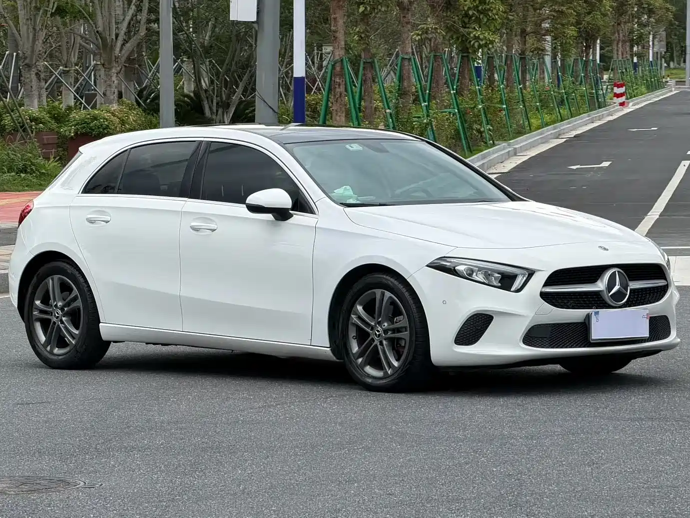 Mercedes-Benz A-Class (Import) 2019 A 200 Dynamic Version фото 3