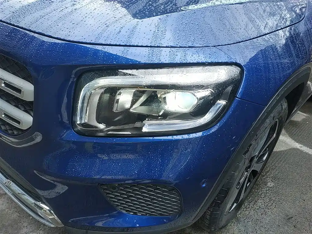 MERCEDES-BENZ GLB