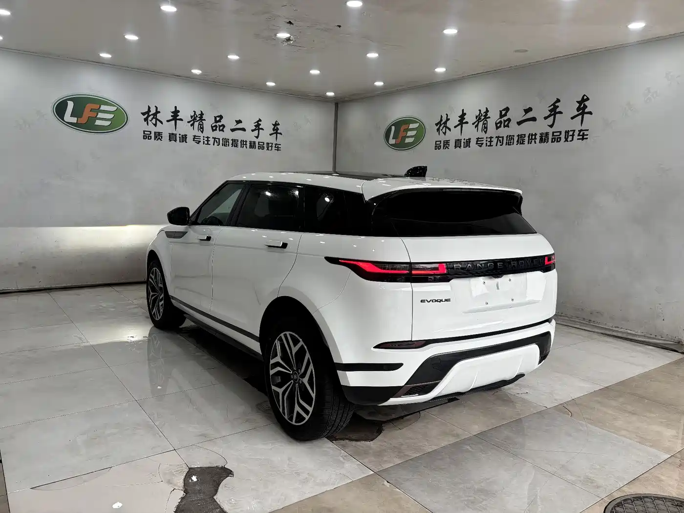 Land Rover Range Rover Evoque 2026 Range Rover Evoque L SE фото 6