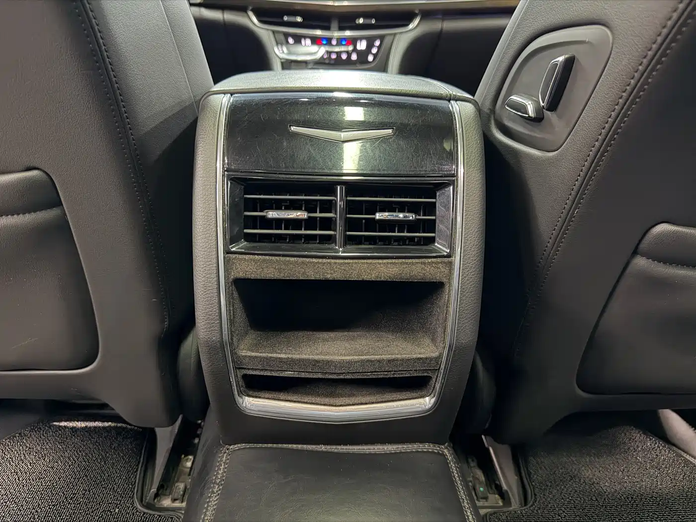 Фото 23 - Cadillac CT6