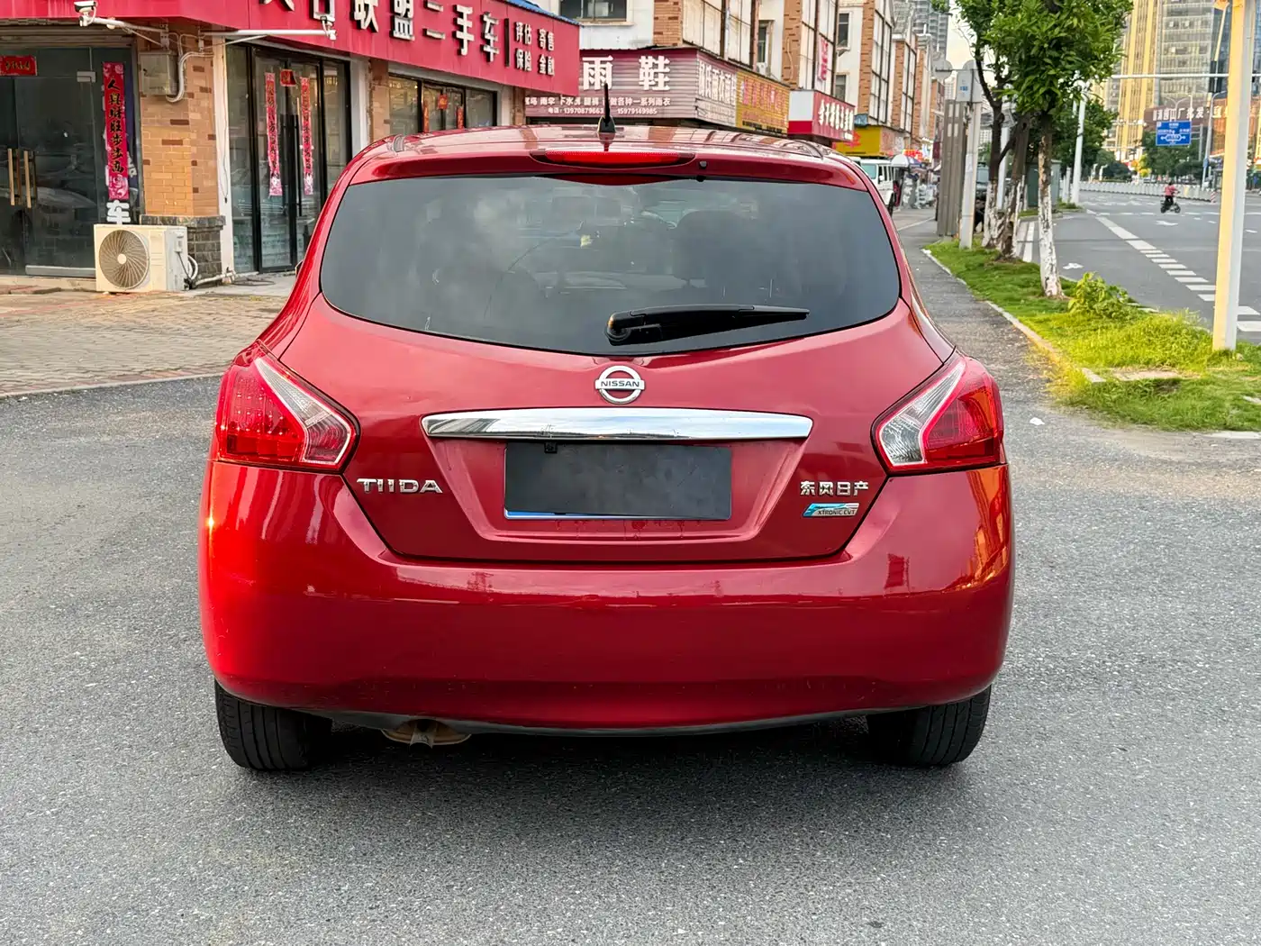 Фото 8 - Nissan Tiida