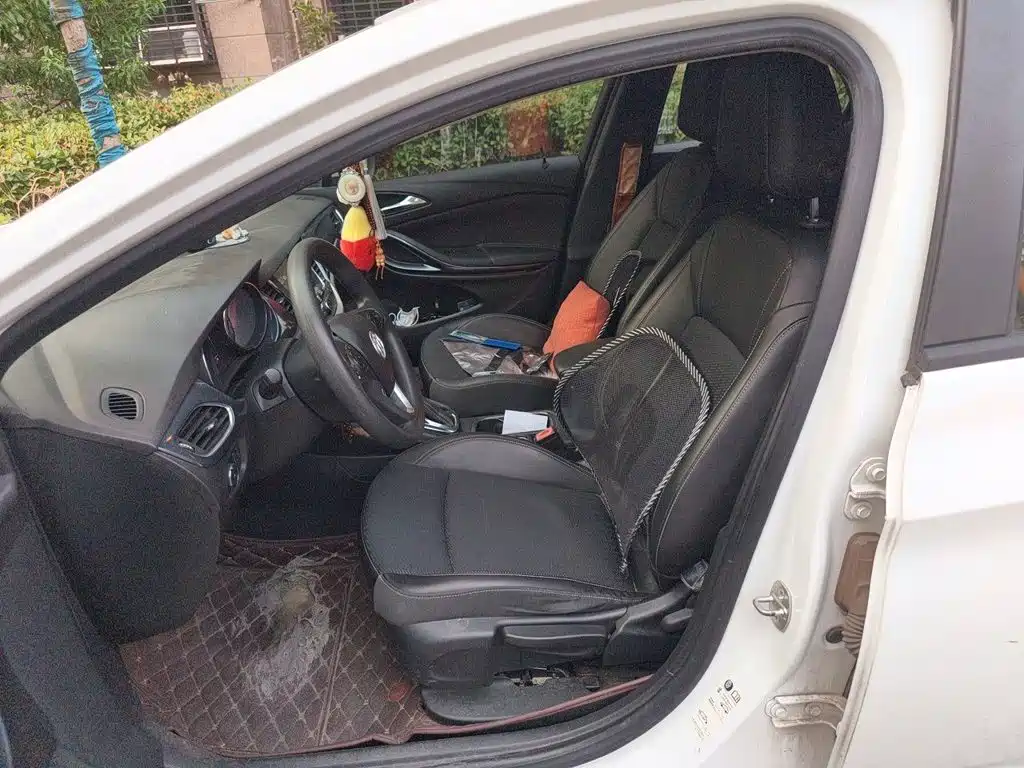 Photo 11 - Buick Verano