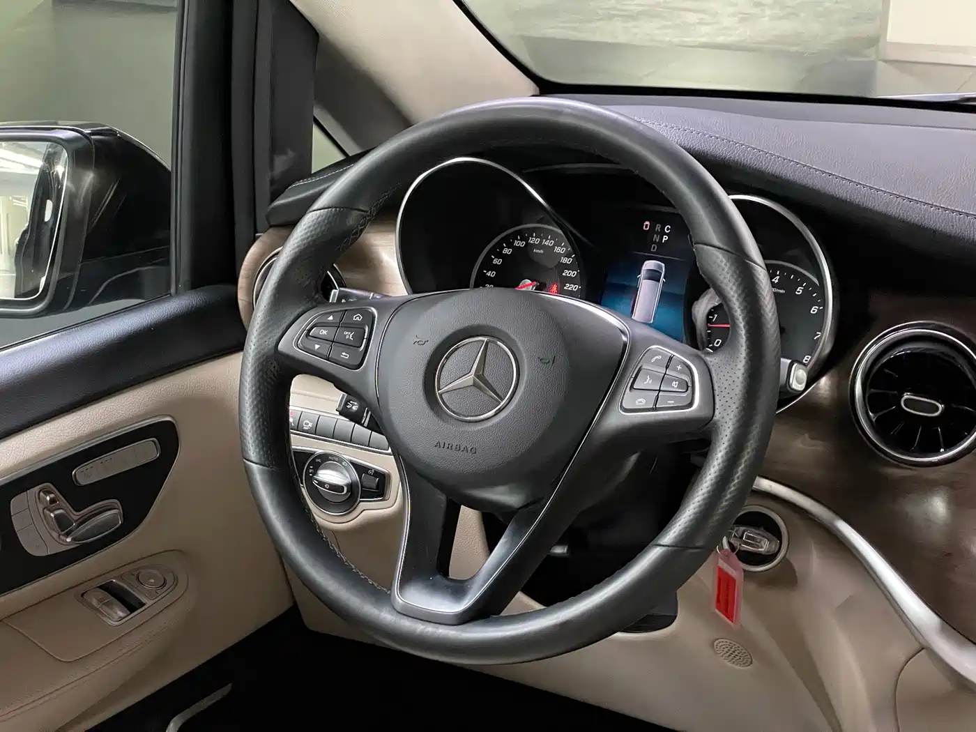 Mercedes-Benz V-Class 2020 Model V 260 L Long Wheelbase Luxury фото 13