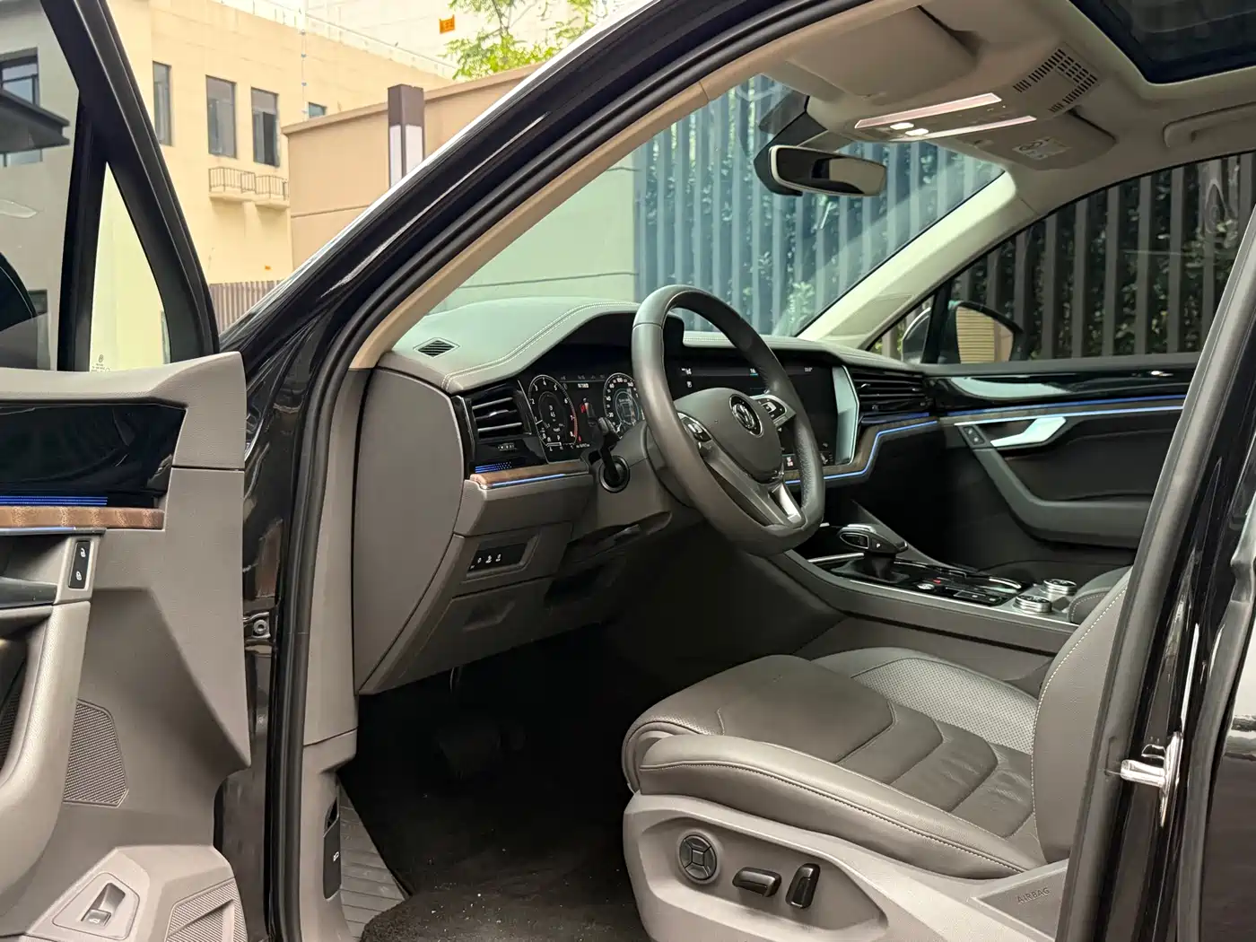 Volkswagen Touareg 2019 2.0TSI Sharp Wing Edition China VI фото 8