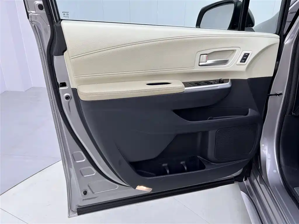 Toyota Granvia 2023 2.5L Hybrid Prestige PLUS Edition фото 17