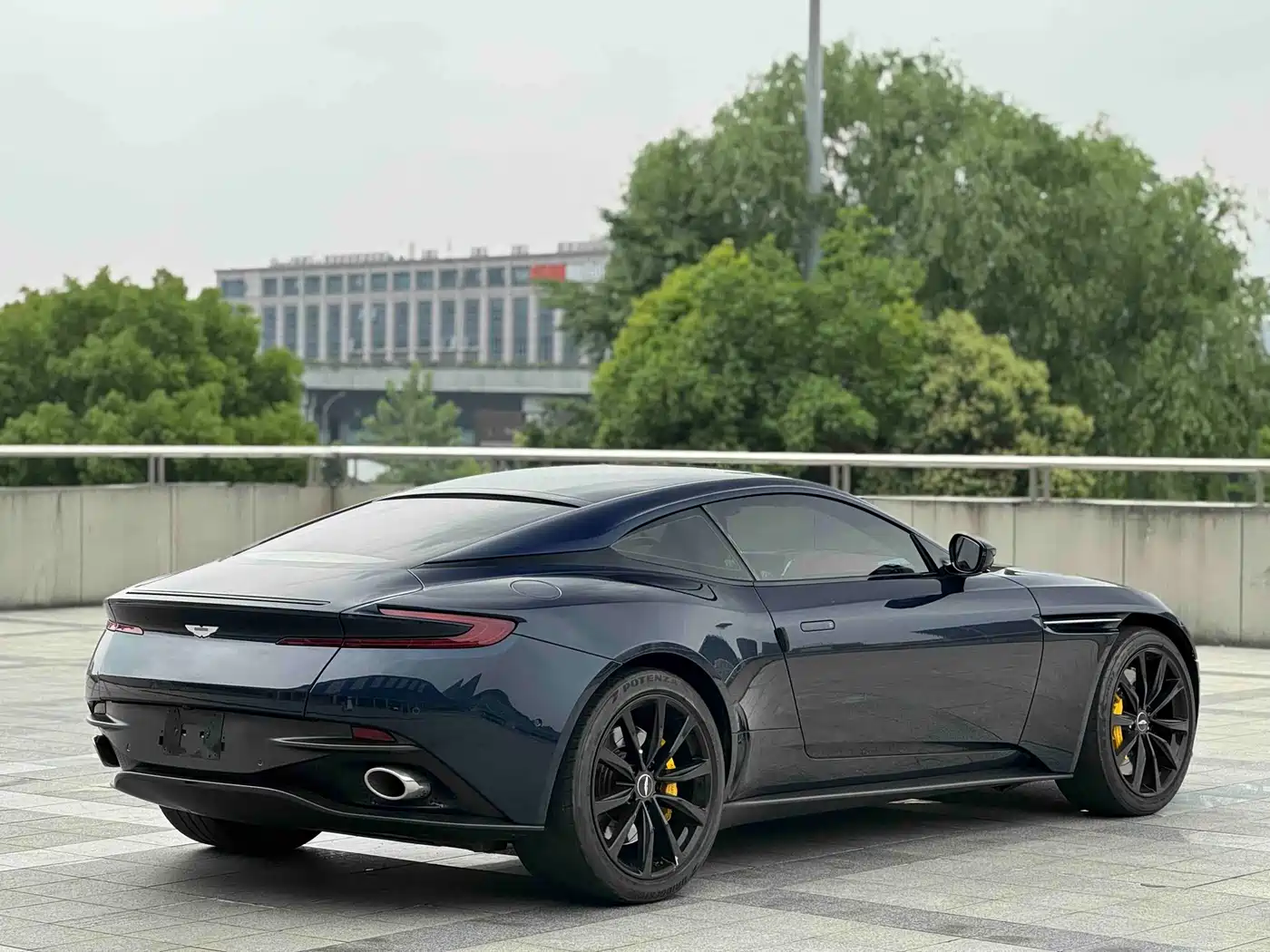 Aston Martin DB11 2019 Model 4.0T V8 Coupe фото 5